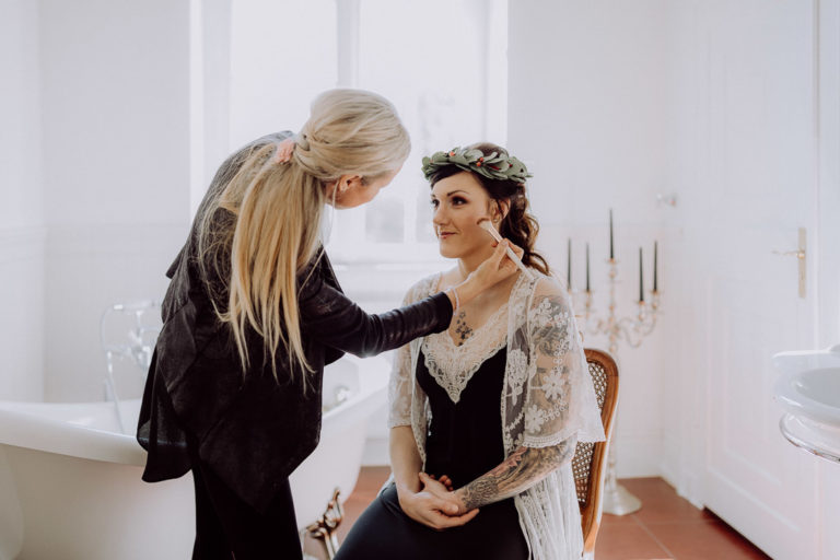 045 Dark-romance Marieundthomas-fotografie-768x512 in Styling