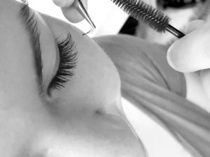 37-300x225 in Setzen von Einzelwimpern